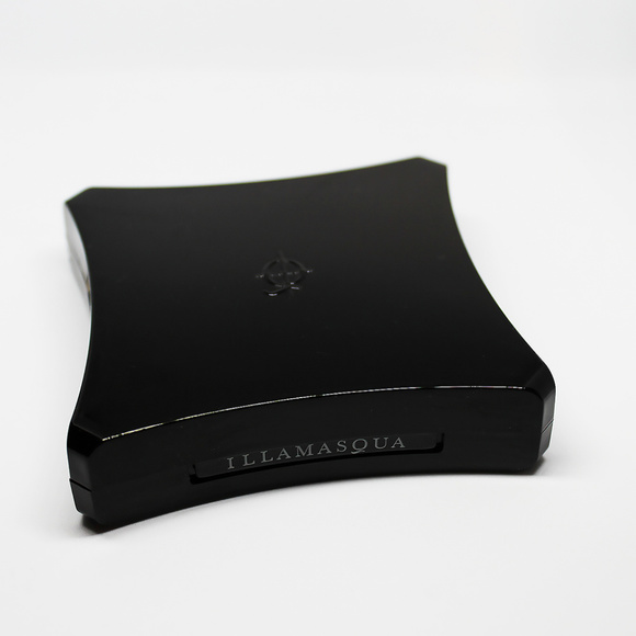 Illamasqua Powder Blush Duo: Katie + Ambition - Picture 2 of 4